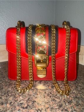 Gucci Sylvie Chain Bag in Hibiscus Red calf skin Leather. ✅AUTHENTIC✅